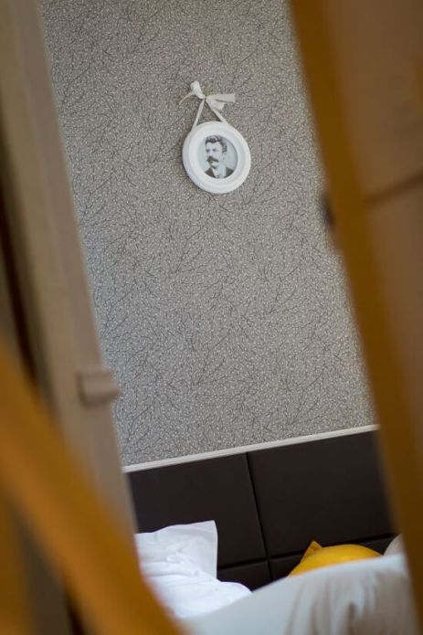 Guy de Maupassant en Portrait dans sa chambre au Chalet de l'Isère Cannes