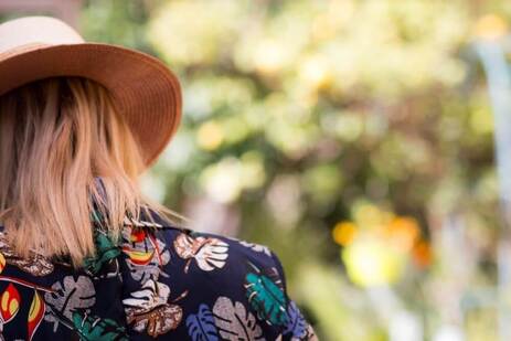 Jeune femme à l'Hôtel sur le french riviera
